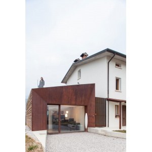 Oxydecor®, Corten effect vertical coating. Maison 203, Valdobbiadene, Italy. Progetto: arch. Vittorio Massimo